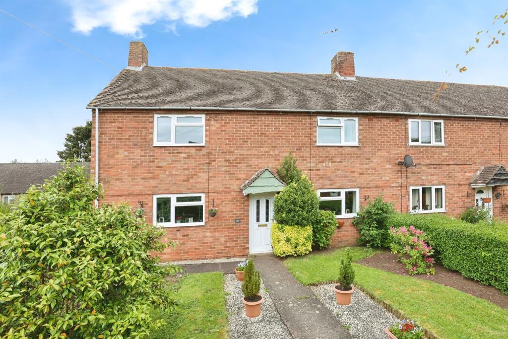 3 bedroom semidetached house for sale in Mordaunt Road, Wellesbourne