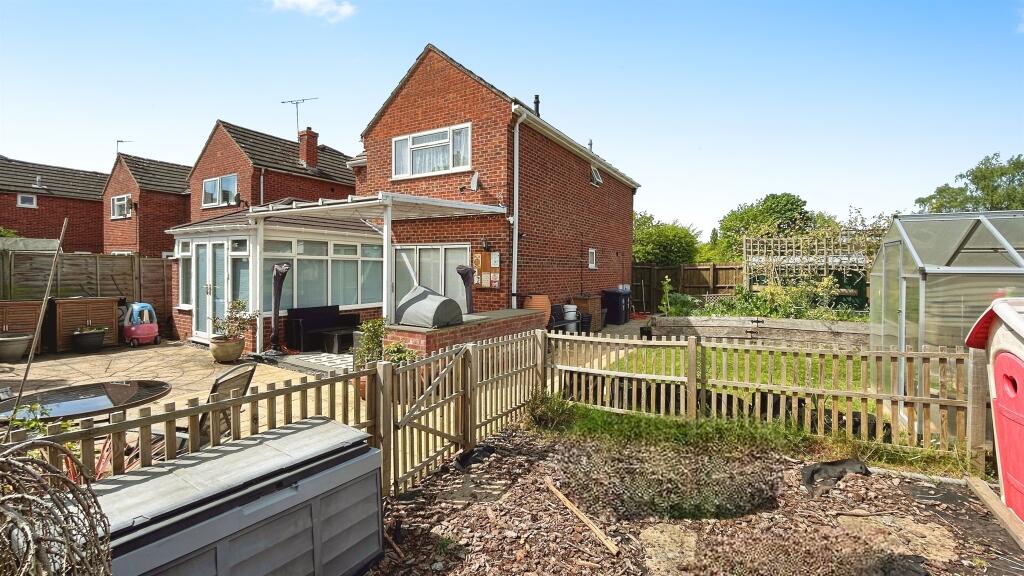 Main image of property: Wellington Close, Wellesbourne, Warwick
