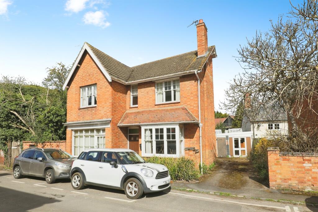 Main image of property: Chapel Street, Wellesbourne, Warwick