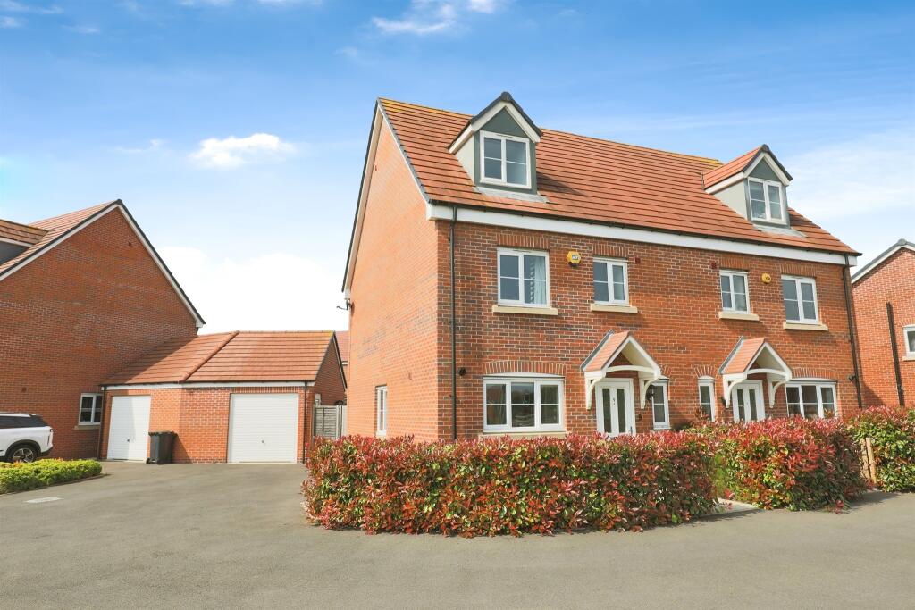 Main image of property: Enstone Way, Wellesbourne, WARWICK