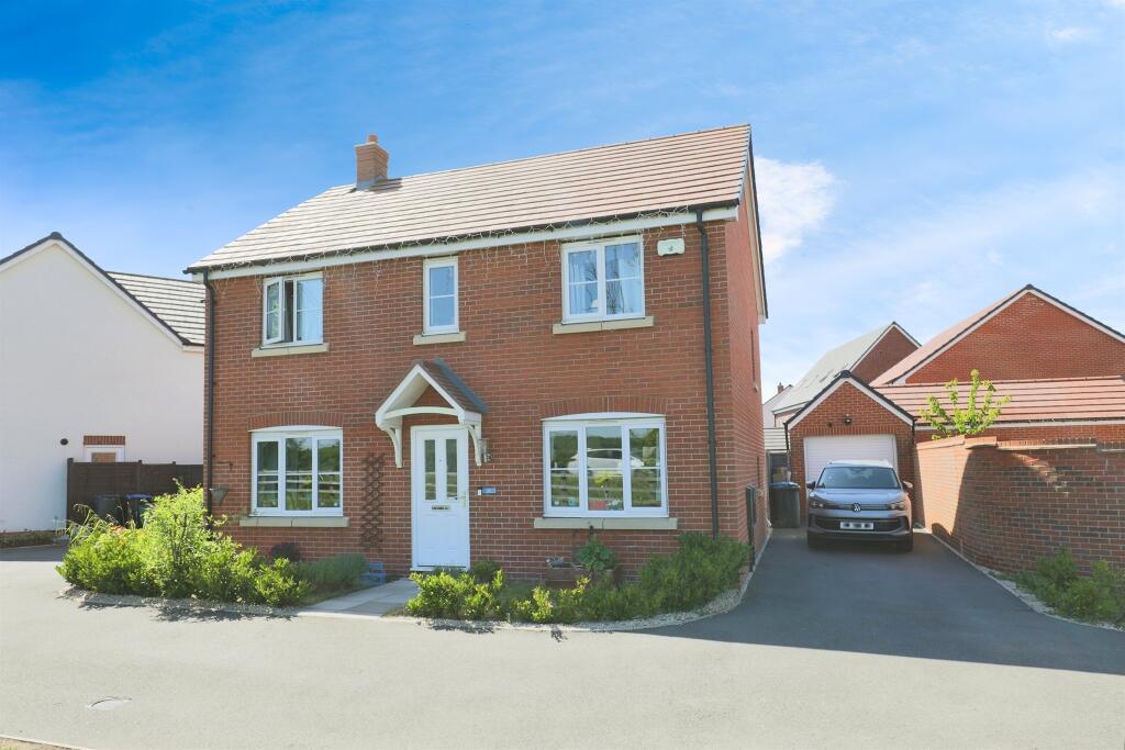 Main image of property: Enstone Way, Wellesbourne, Warwick