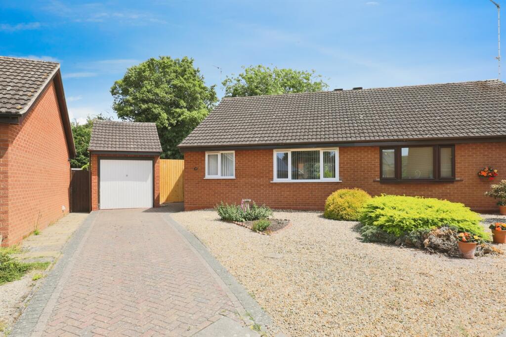 Main image of property: Bristol Way, Wellesbourne, Warwick