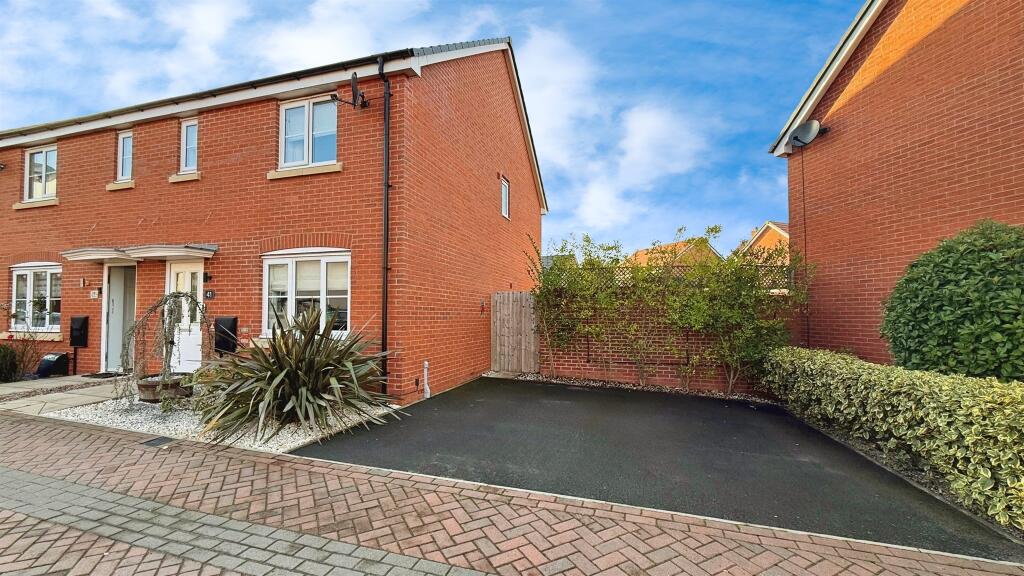 Main image of property: Overbury Way, Wellesbourne, Warwick