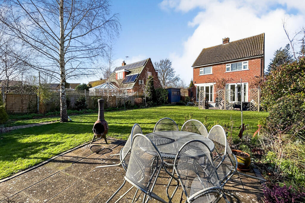 3 bedroom detached house for sale in Newbold Road, Wellesbourne