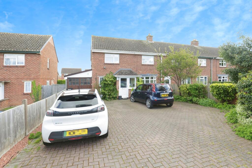 3 bedroom end of terrace house for sale in Glebe Estate, Wilmcote