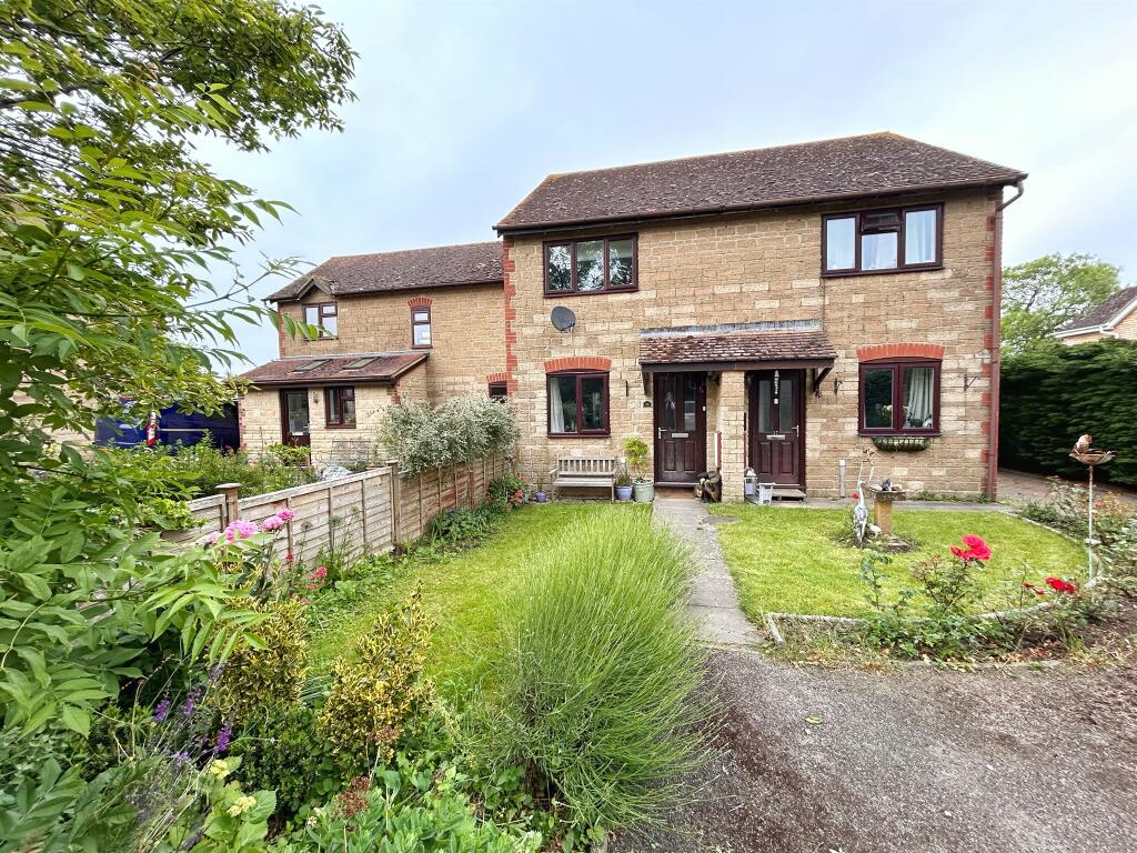 2 bedroom terraced house for sale in Cross Leys, Ilmington, ShipstonOn