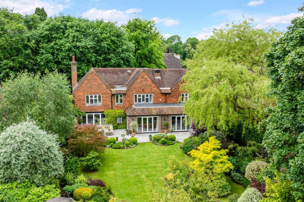 5 bedroom detached house for sale in Epsom Lane South, Tadworth, KT20