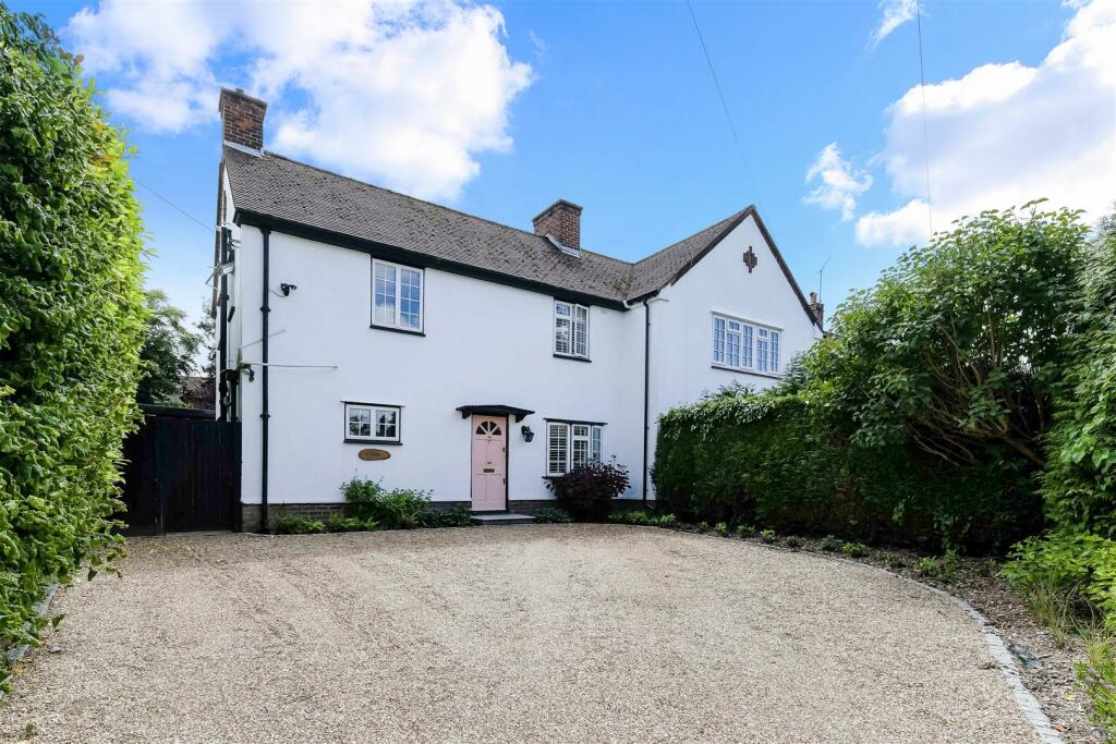 3 bedroom semidetached house for sale in Tadworth Street, Tadworth, KT20