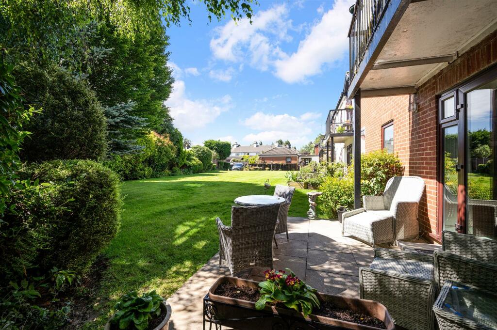 1 bedroom flat for sale in Chapel Road, Tadworth, KT20