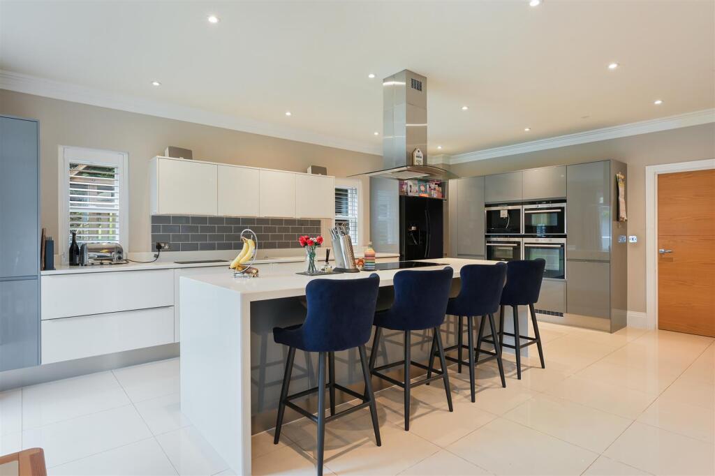 Additional property image - High Oaks Close, Coulsdon