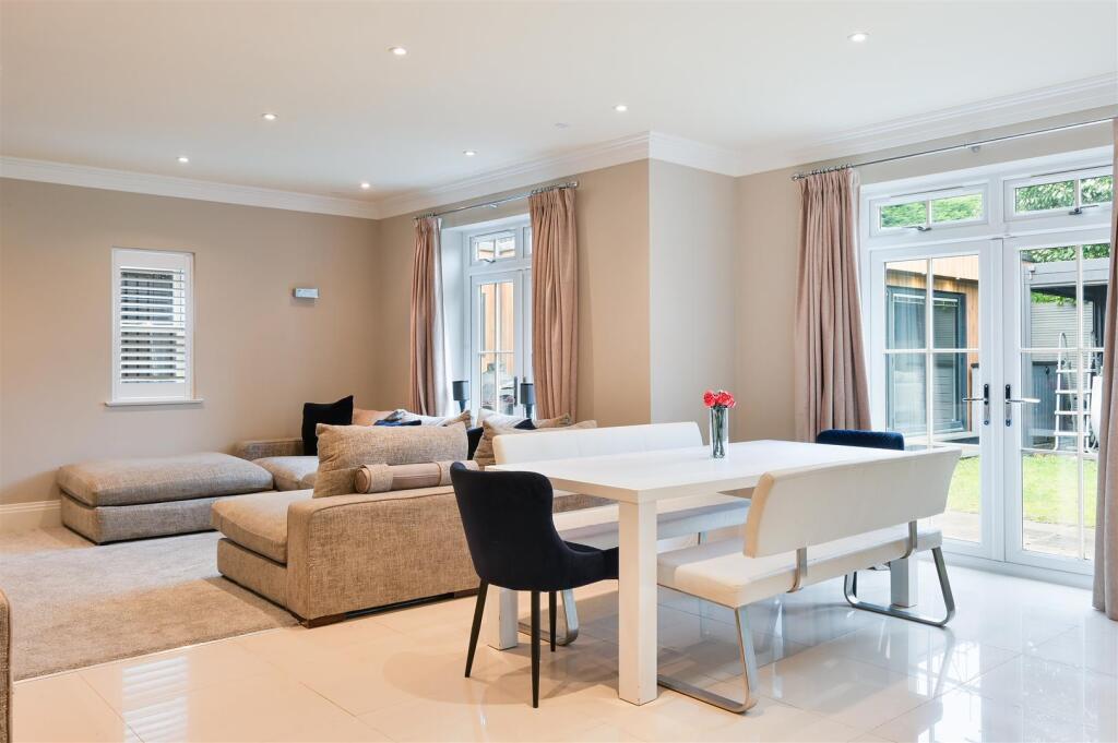 Additional property image - High Oaks Close, Coulsdon