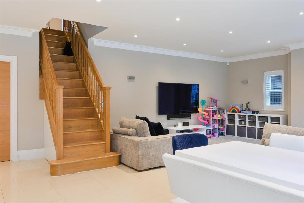 Additional property image - High Oaks Close, Coulsdon