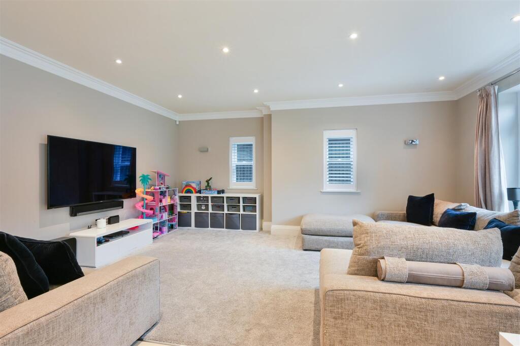 Additional property image - High Oaks Close, Coulsdon
