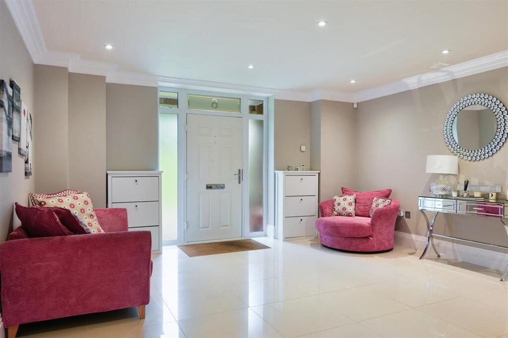 Additional property image - High Oaks Close, Coulsdon