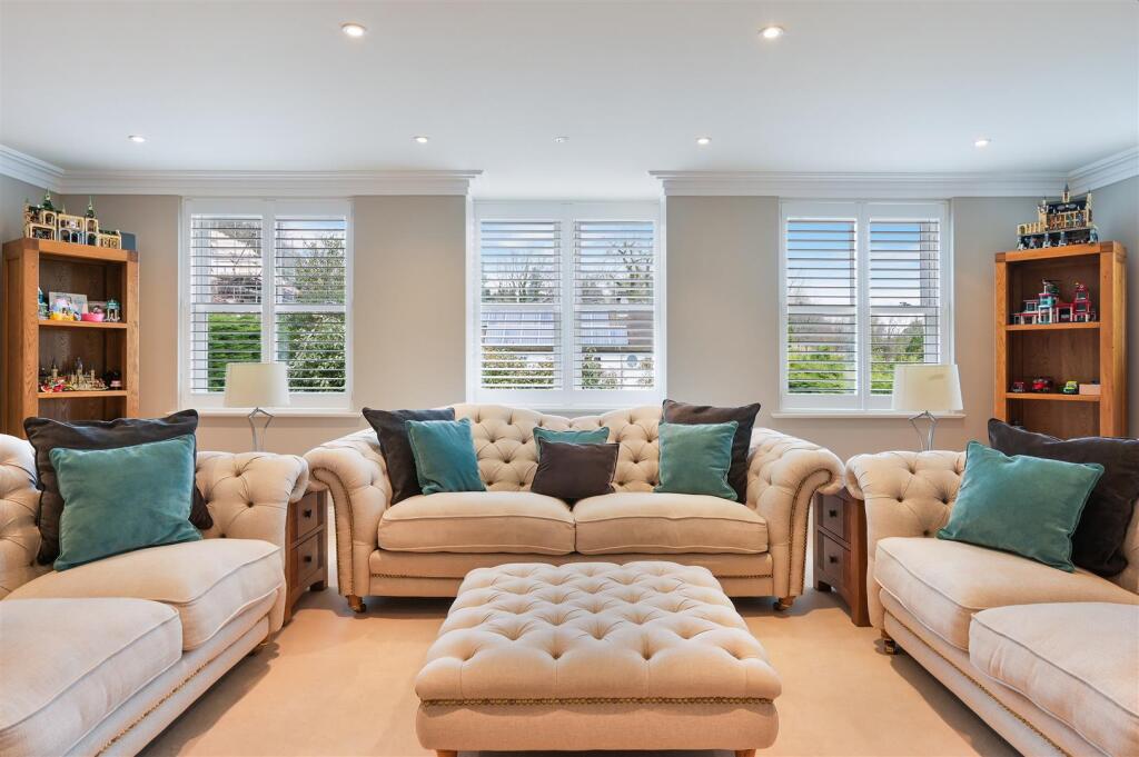 Additional property image - High Oaks Close, Coulsdon