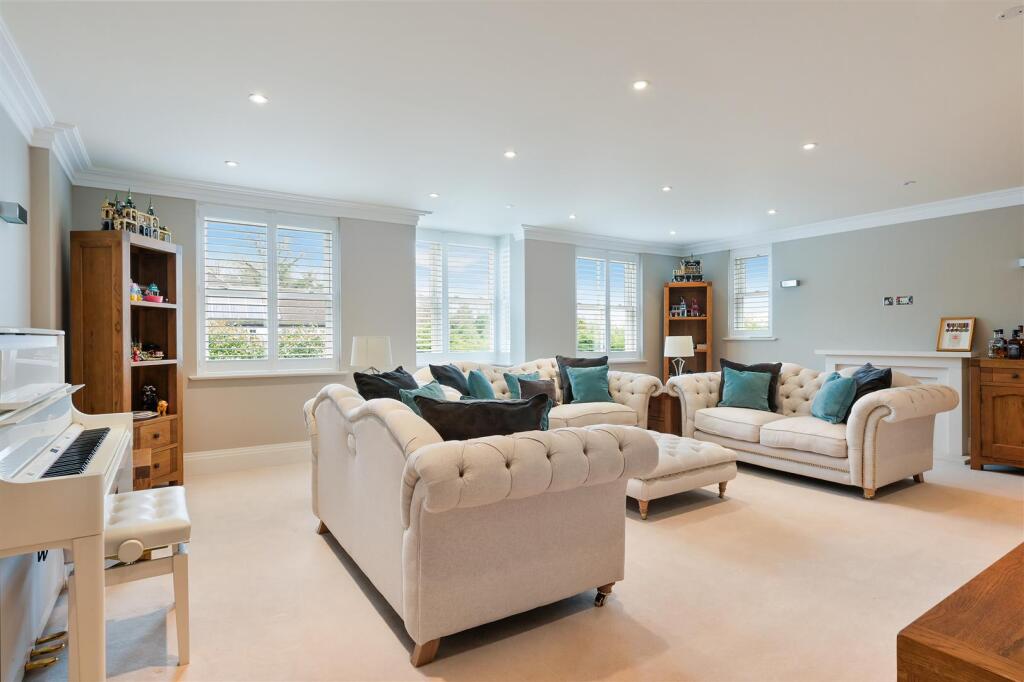 Additional property image - High Oaks Close, Coulsdon
