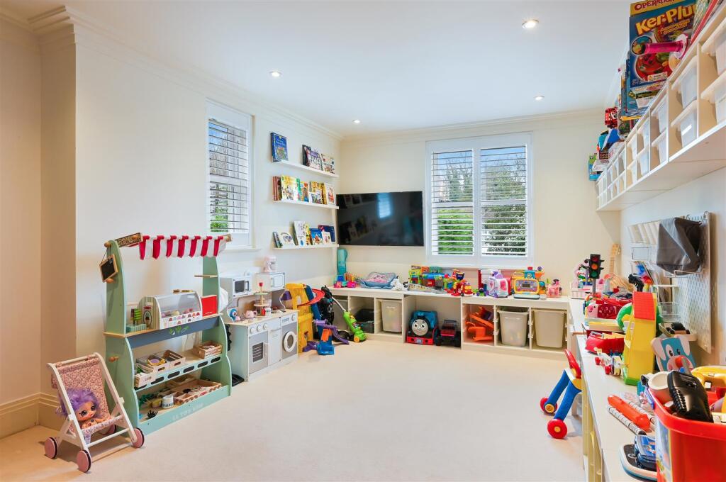 Additional property image - High Oaks Close, Coulsdon