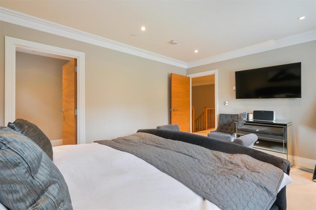 Additional property image - High Oaks Close, Coulsdon