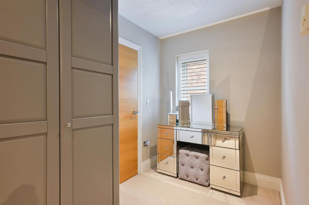 Additional property image - High Oaks Close, Coulsdon