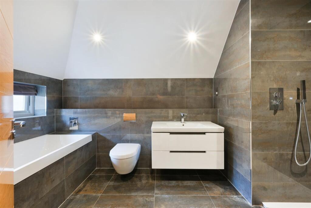 Additional property image - High Oaks Close, Coulsdon