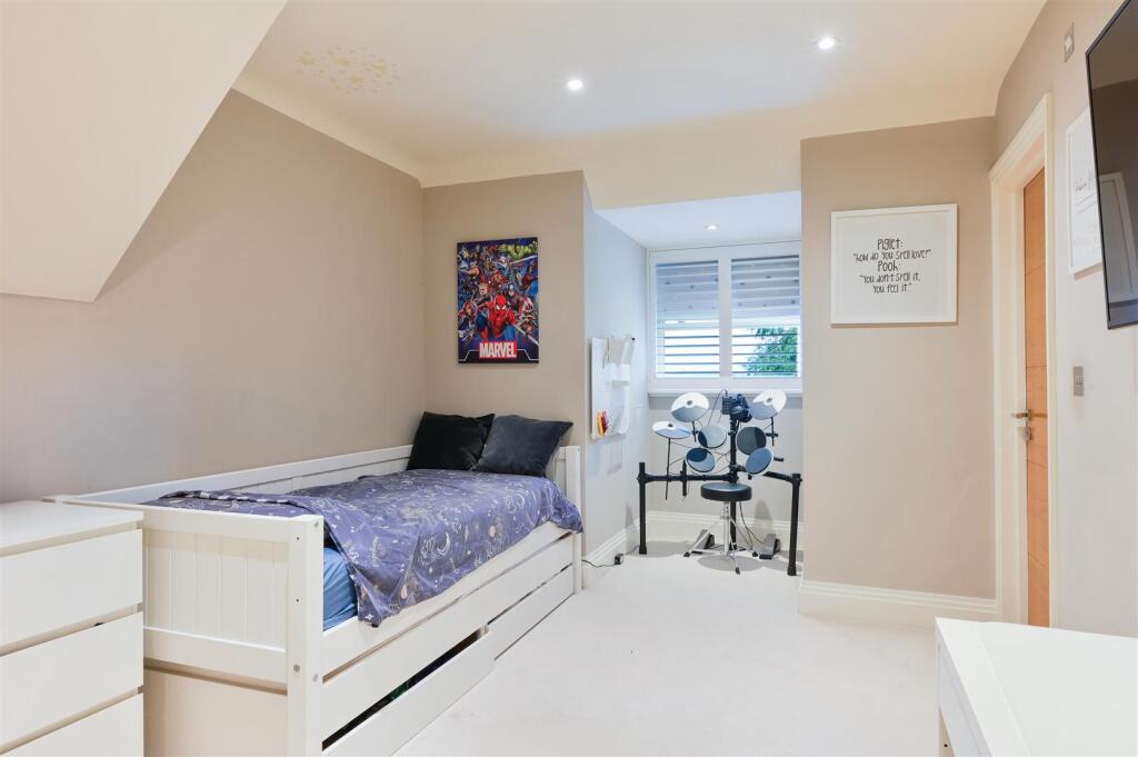 Additional property image - High Oaks Close, Coulsdon