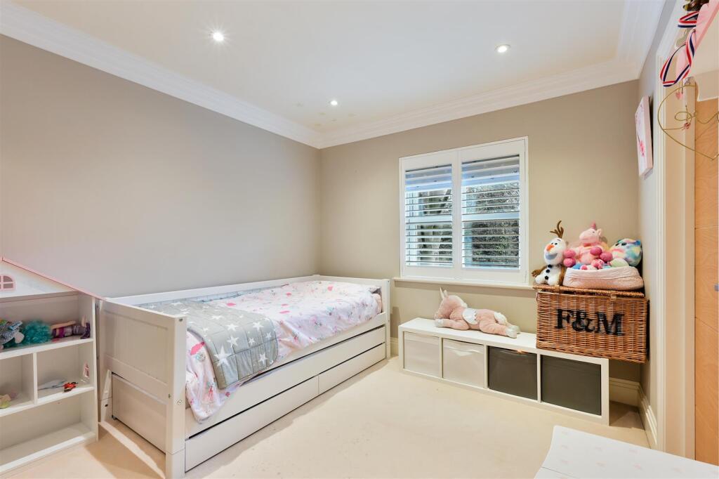 Additional property image - High Oaks Close, Coulsdon