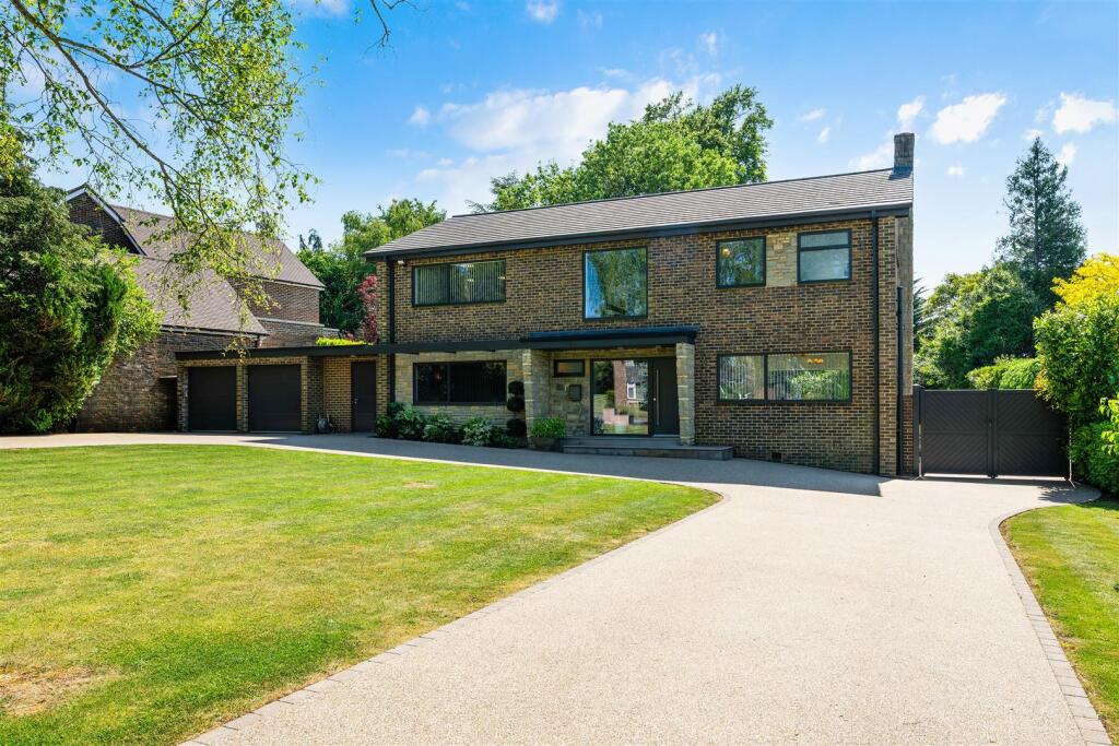 Main image of property: Oaken Coppice, Ashtead
