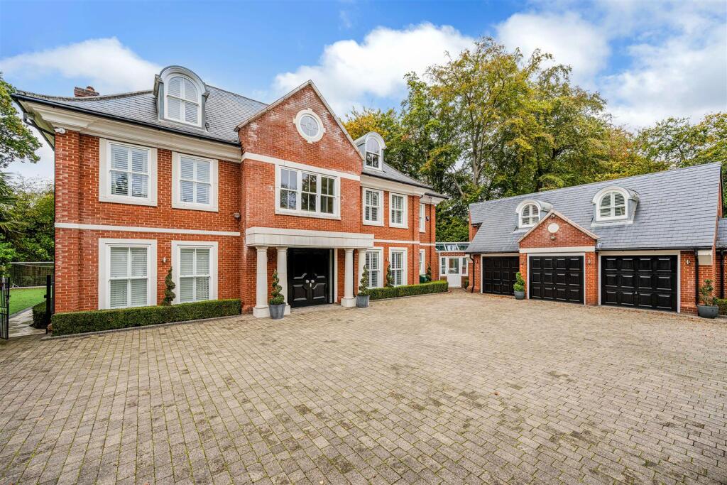 Main image of property: Warren Drive, Kingswood
