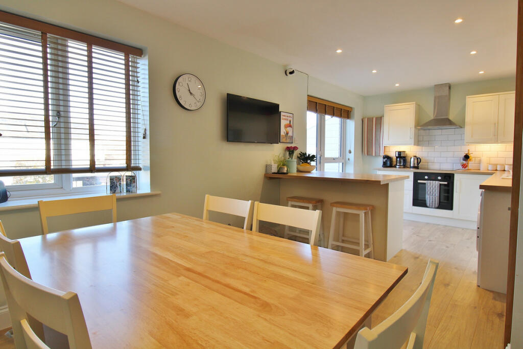 2 bedroom apartment for sale in Weedon Court, Wallingford, OX10