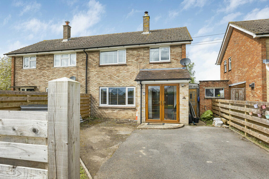 3 bedroom semidetached house for sale in Fane Drive, Berinsfield, OX10
