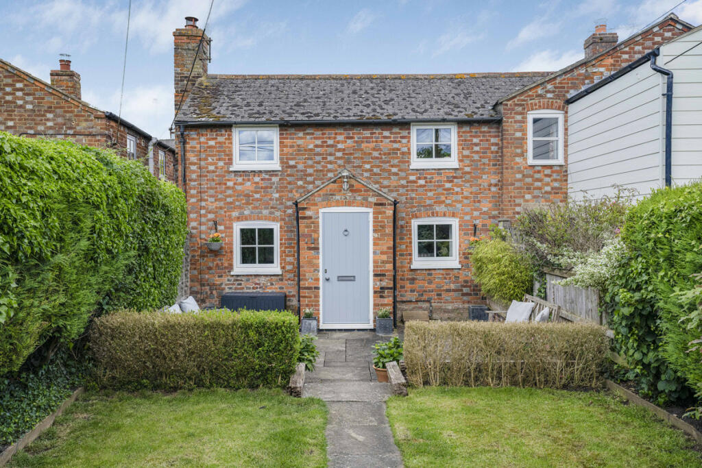 2 bedroom cottage for sale in Britwell Road, Watlington, OX49