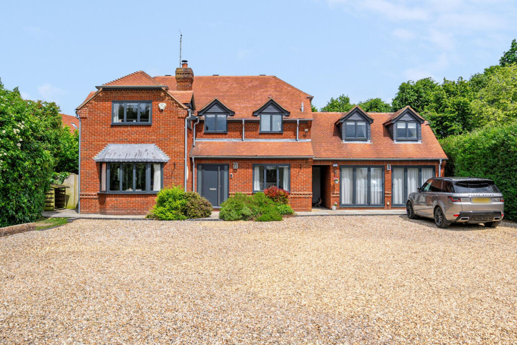 Main image of property: Beauchamp Grange, Brightwell-cum-Sotwell, OX10