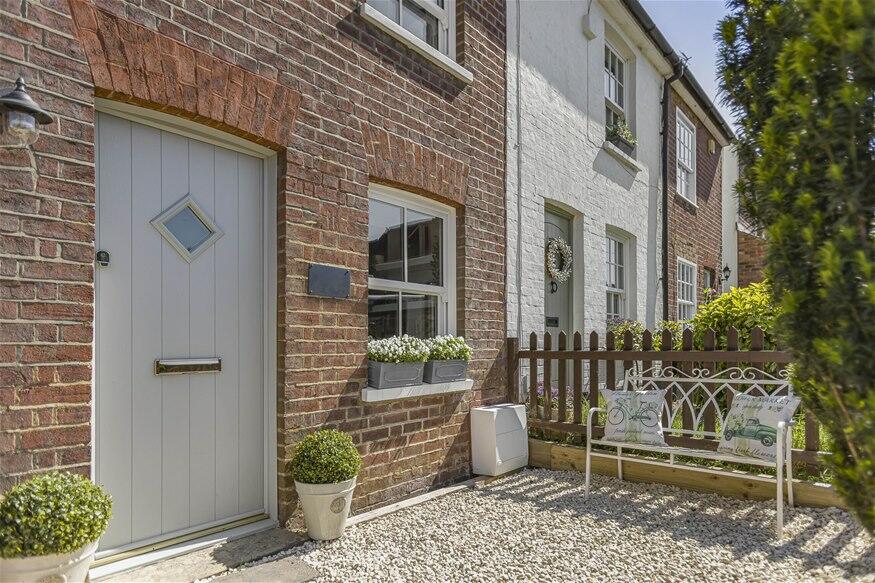 2 bedroom terraced house for sale in Cravells Road, East Common