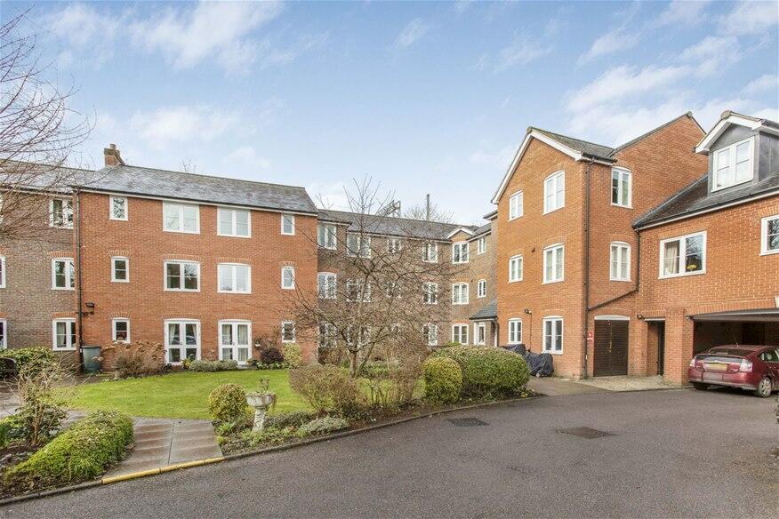 1 bedroom flat for sale in Southdown Road, Harpenden, AL5