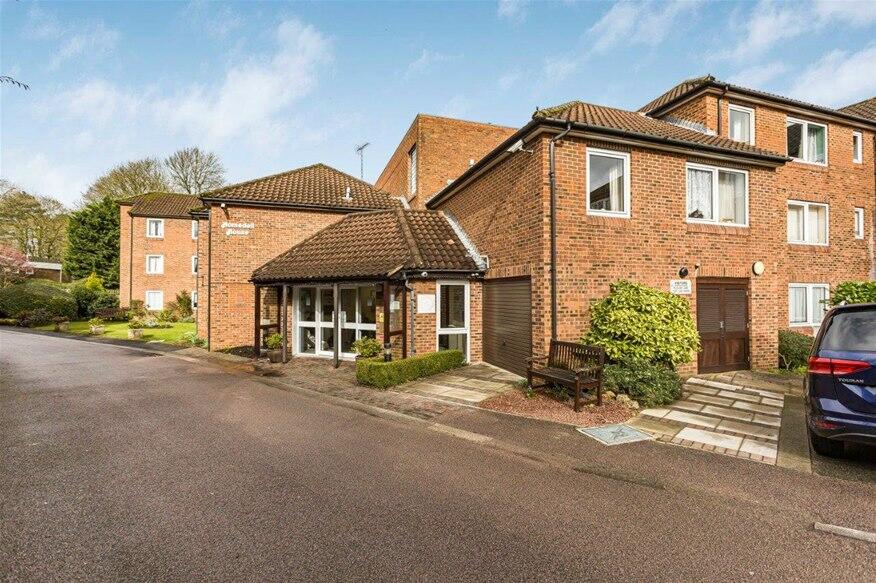 1 bedroom flat for sale in Roundwood Lane, Harpenden, AL5