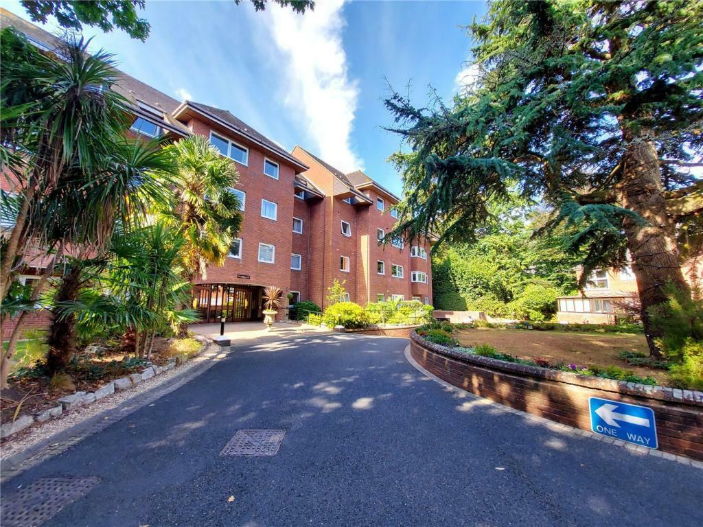 2 bedroom apartment for sale in Canford Cliffs Road, Poole, BH13
