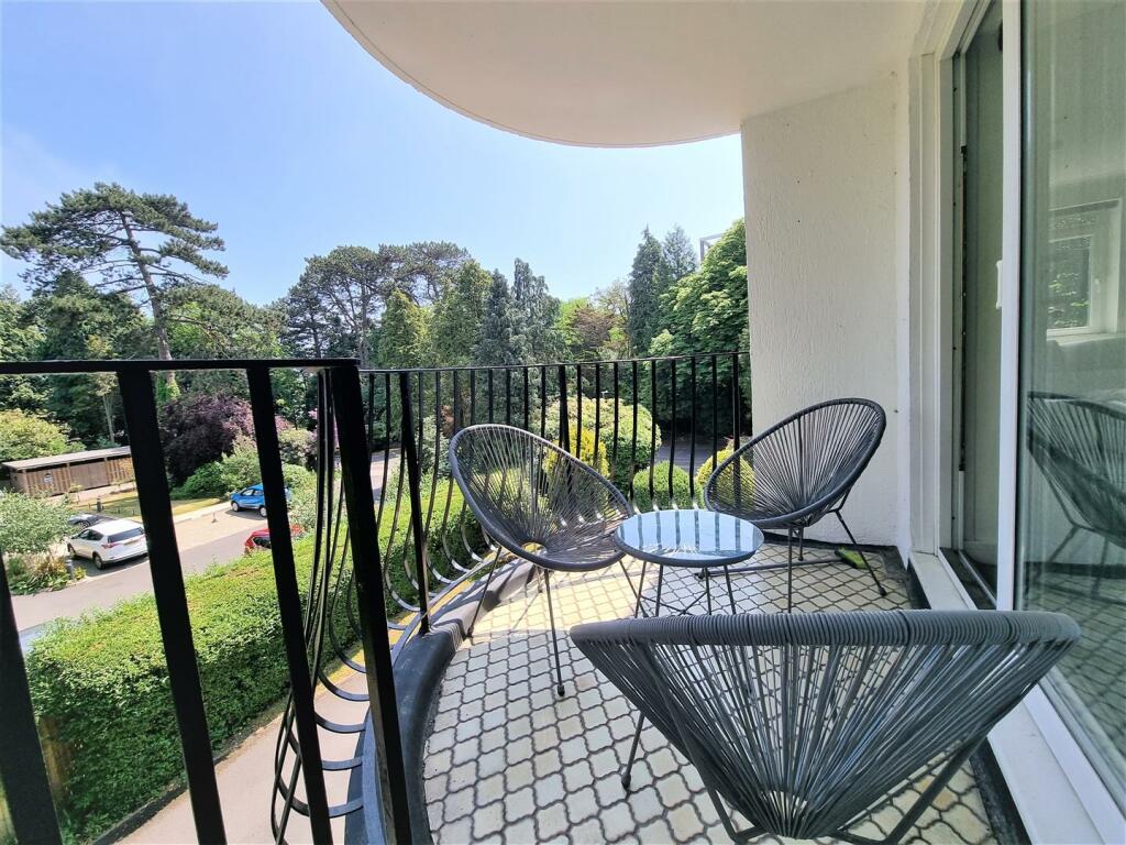 2 bedroom apartment for rent in The Avenue, Branksome Park, Poole, BH13