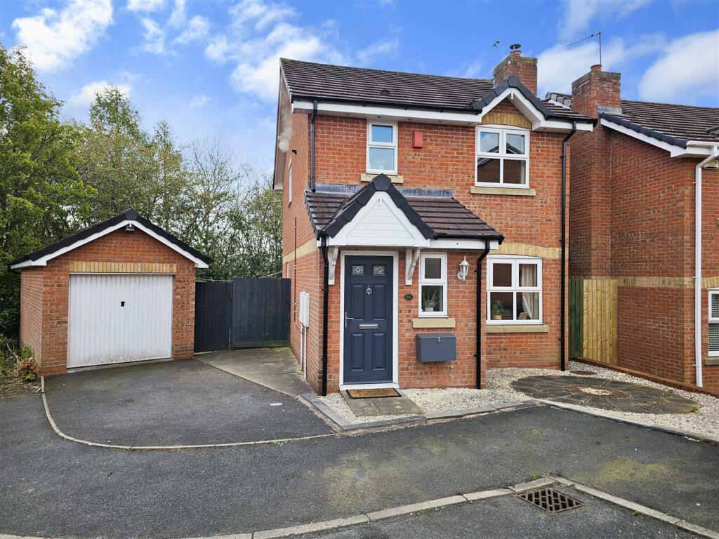 3 bedroom detached house for sale in Adamson Drive, Horsehay, Telford, TF4