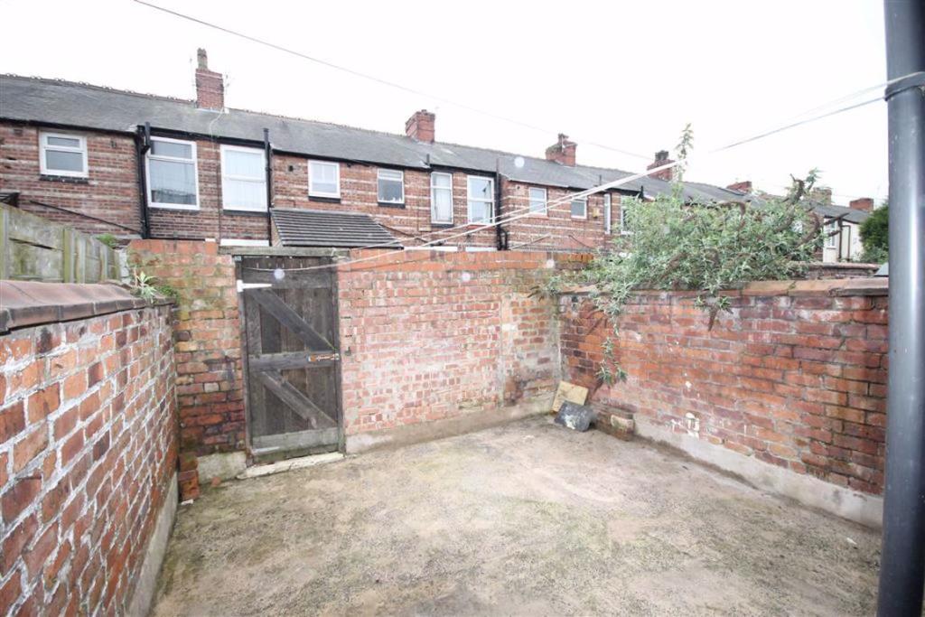 3 bedroom terraced house for sale in Thornton Road, Manchester, M14
