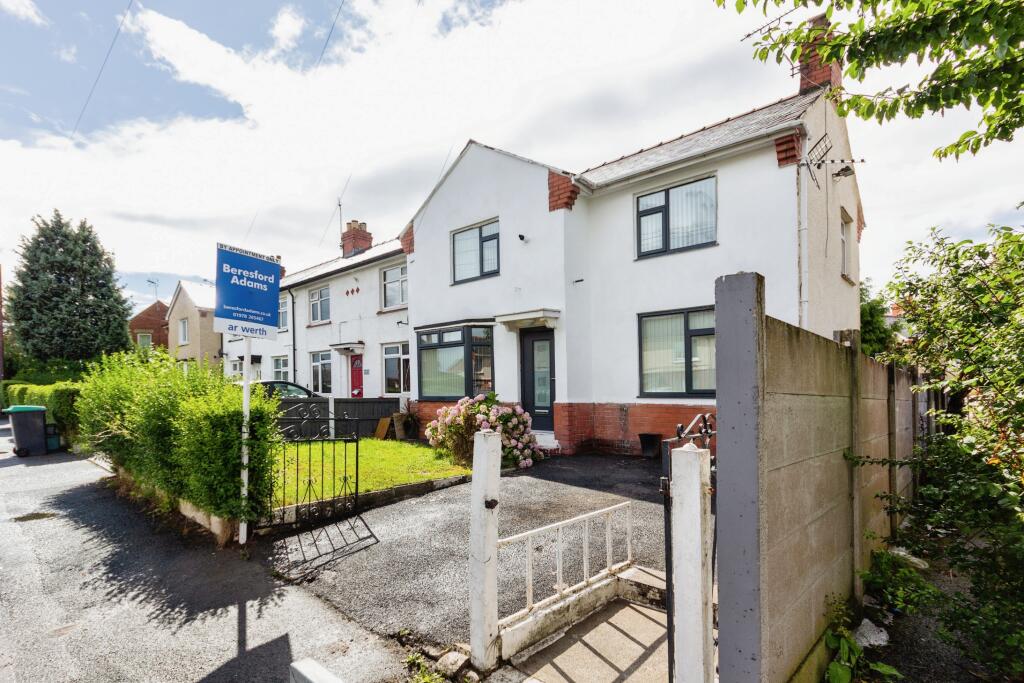 3 bedroom end of terrace house for sale in Glan Garth, Wrexham, Wrecsam