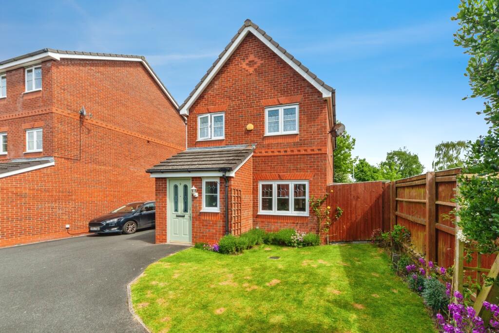 3 bedroom detached house for sale in Heulfan Way, Gwersyllt, Wrexham, LL11