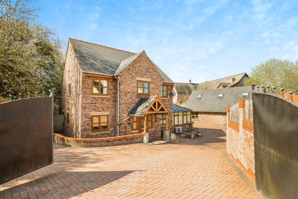 Main image of property: Methodist Hill, Froncysyllte, Llangollen, Wrecsam, LL20