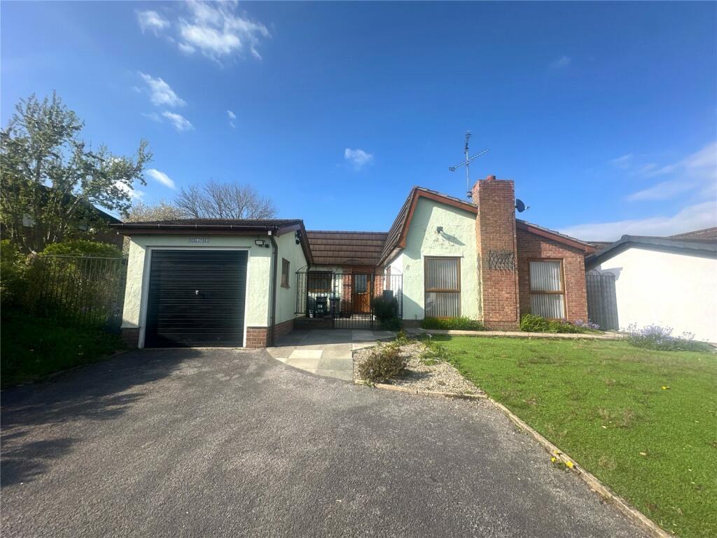 3 bedroom detached house for sale in Bersham Road, Wrexham, LL14