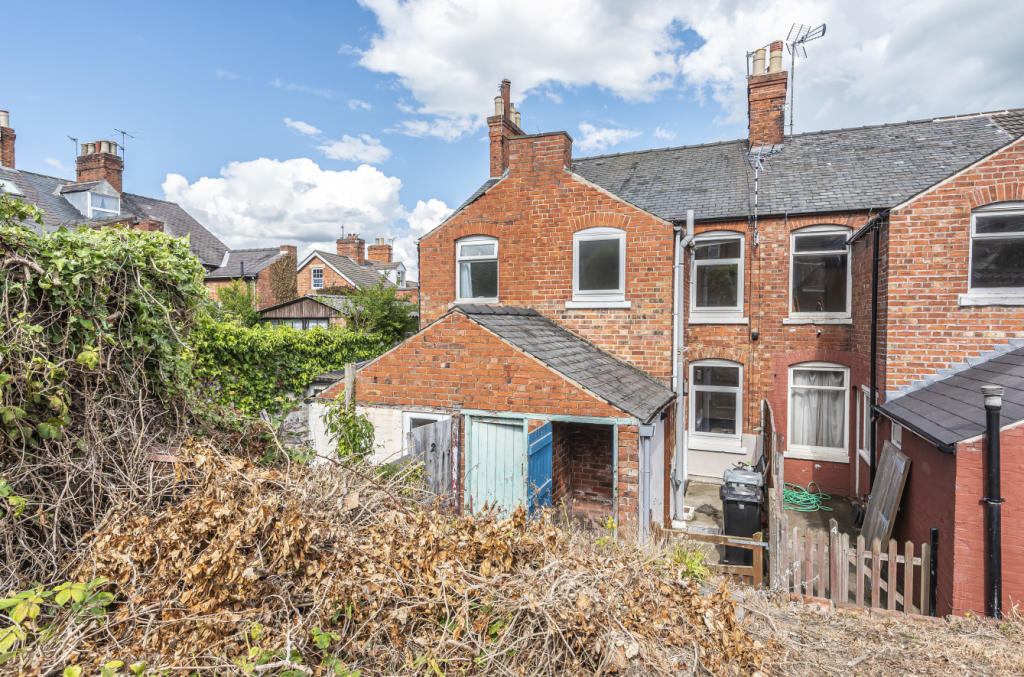 2 bedroom terraced house in Tyndal Road, Grantham, NG31 £130000