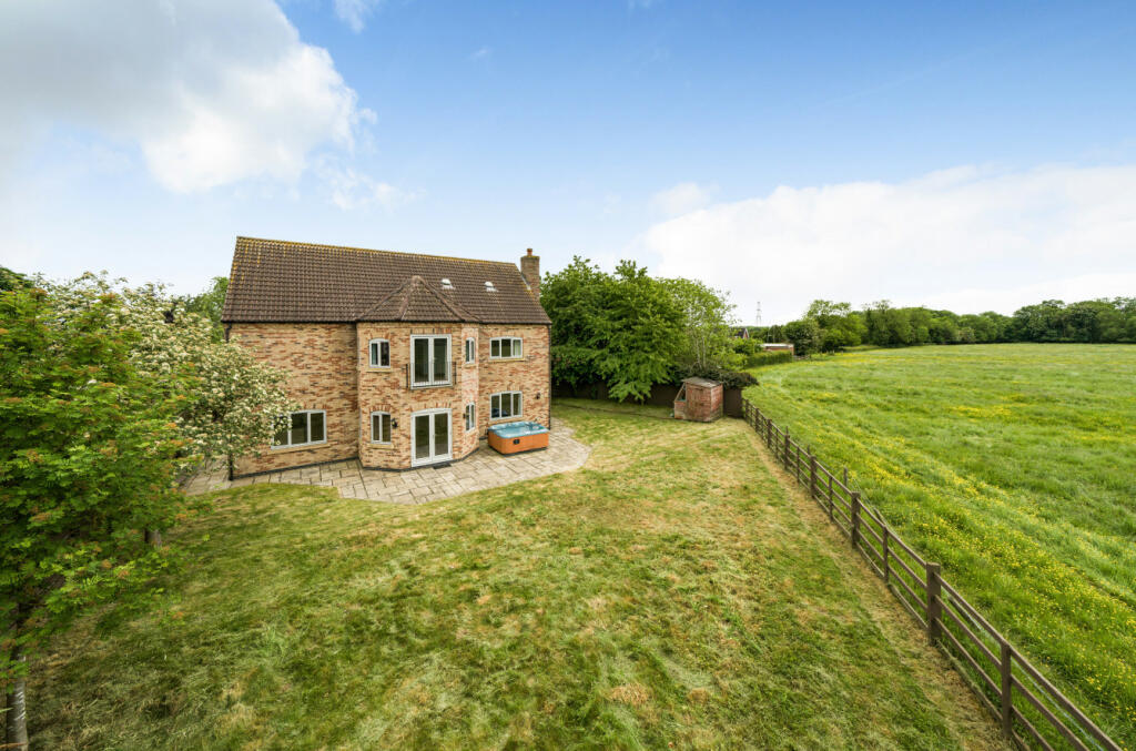 5 bedroom detached house for sale in West Meadows, Allington, Grantham