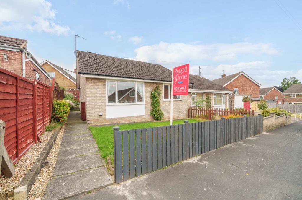 2 bedroom bungalow for sale in Southlands Drive, Grantham, Lincolnshire