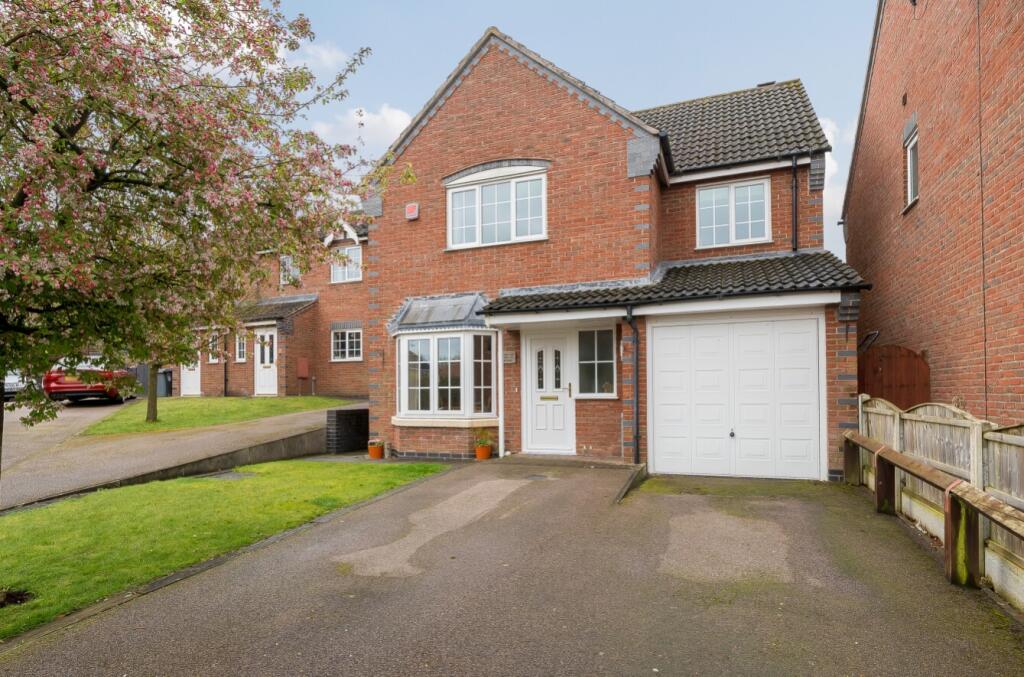 4 bedroom detached house for sale in Sunningdale, Grantham