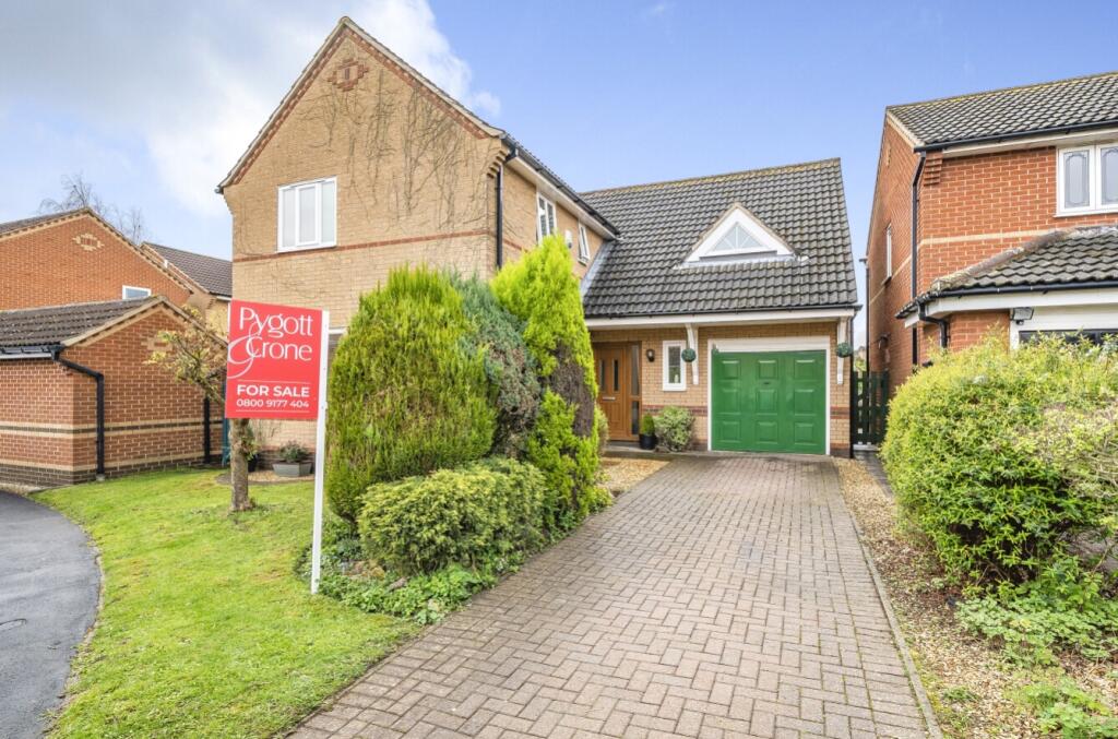 4 bedroom detached house for sale in Wensleydale Close, Grantham