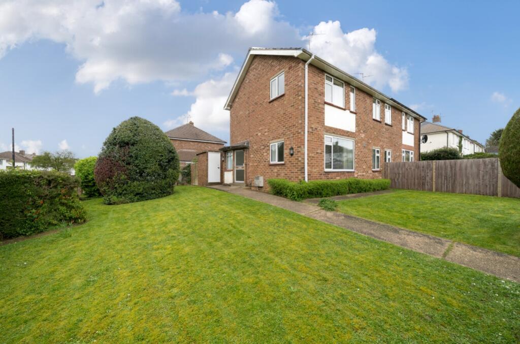 2 bedroom semidetached house for sale in Keats Avenue, Grantham