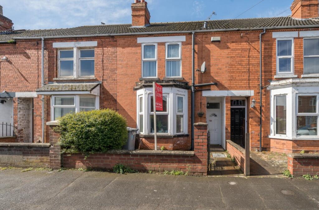 3 bedroom terraced house for sale in Huntingtower Road, Grantham